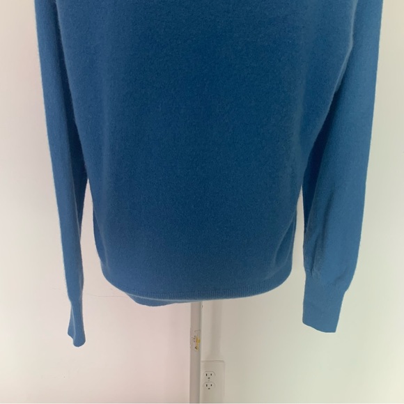 EUC White+Warren Blue Cashmere V-neck Cozy Ribbed Trim Sweater Size M - Picture 10 of 12